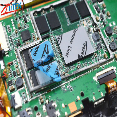 Изоляция Силиконовая тепловая подкладка 8.0W Тепловая заполняющая пробелы охлаждающая подкладка 2 ммТ для батареи Ev