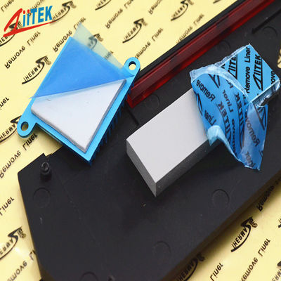 Серая белая керамическая заполненная термальная подушка силикона для серверов ИИ процессоров ИИ