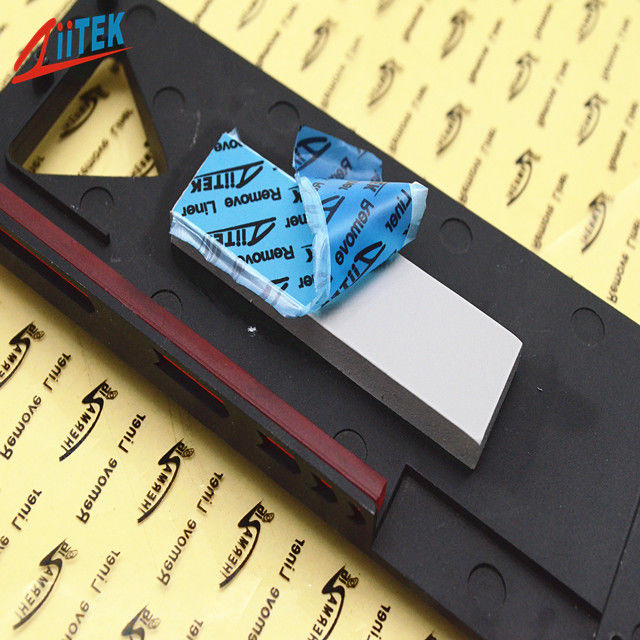 Серая белая керамическая заполненная термальная подушка силикона для серверов ИИ процессоров ИИ